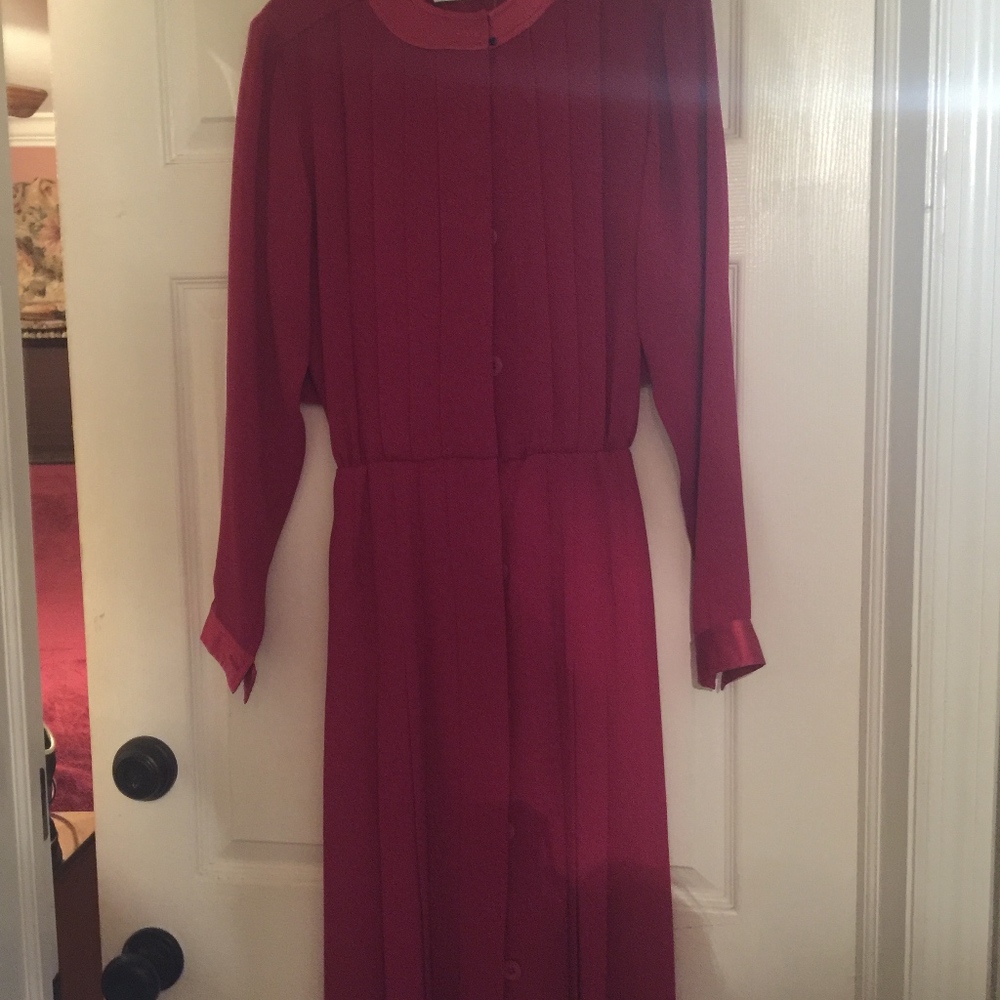 Vintage Red pleated long sleeve dress
